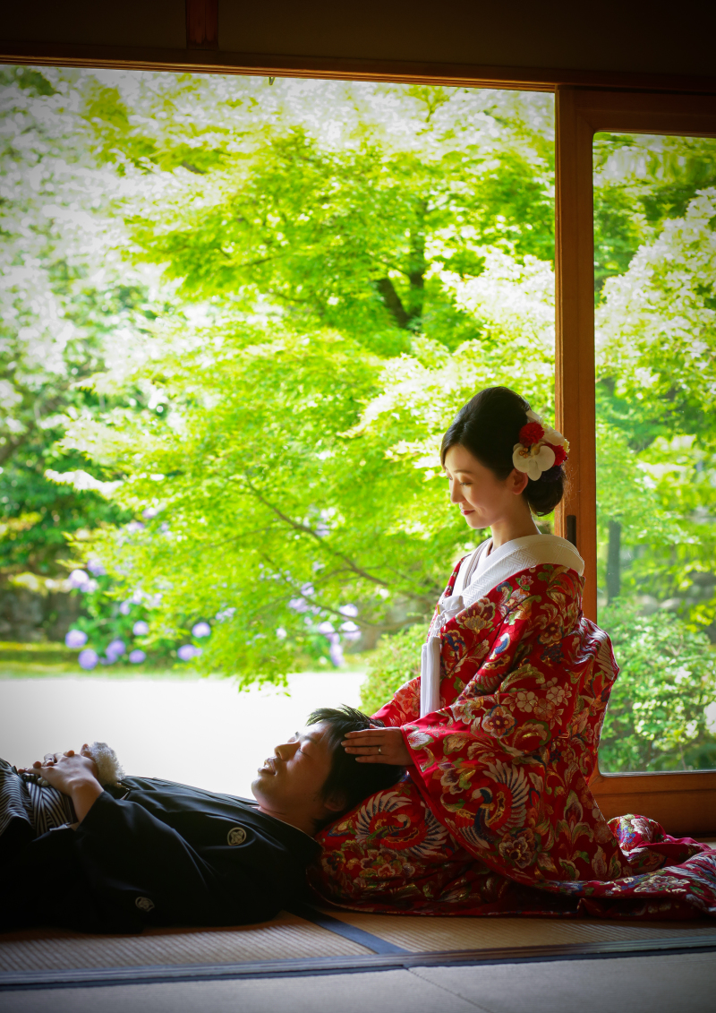 新婦様の膝枕で