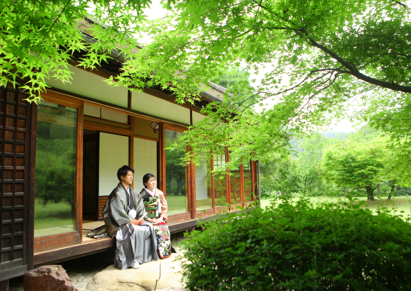 縁側での腰かけショット！