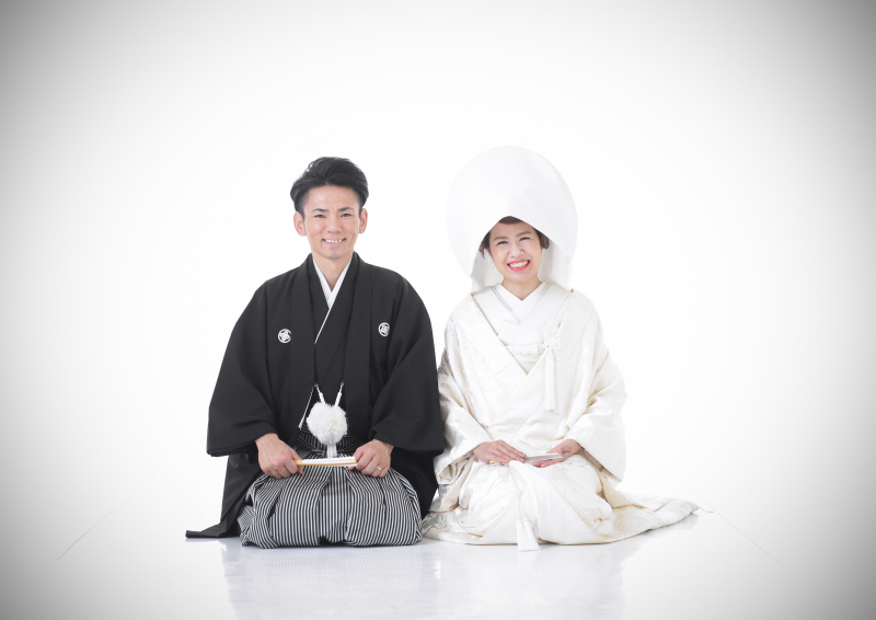 洋髪で綿帽子を付けるスタイルも人気です。