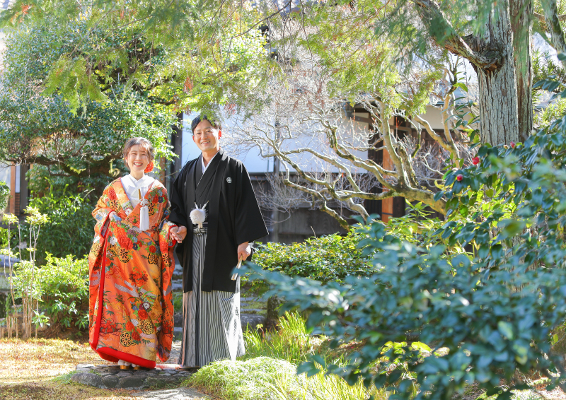 川上別荘の中庭で手をつないだお写真を♪