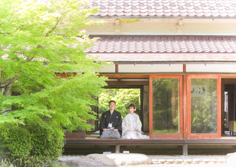 縁側で正座のお写真も♪