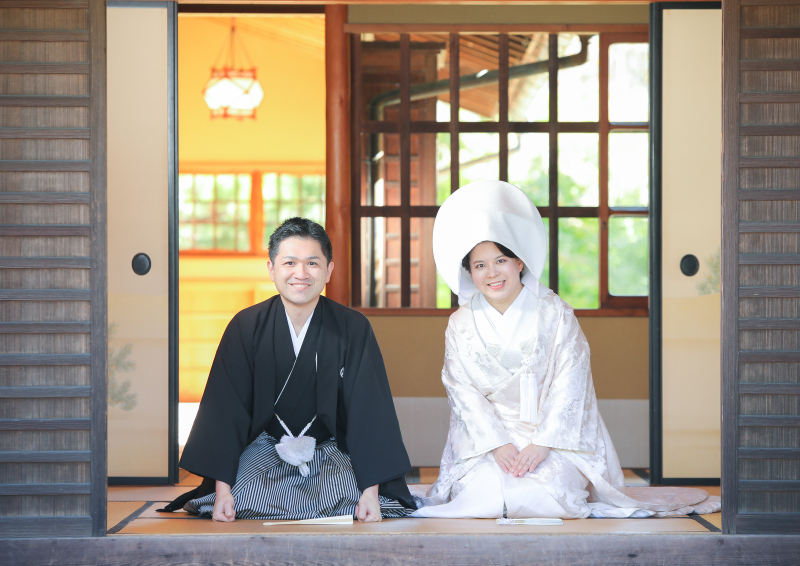 綿帽子をつけて正座のお写真を