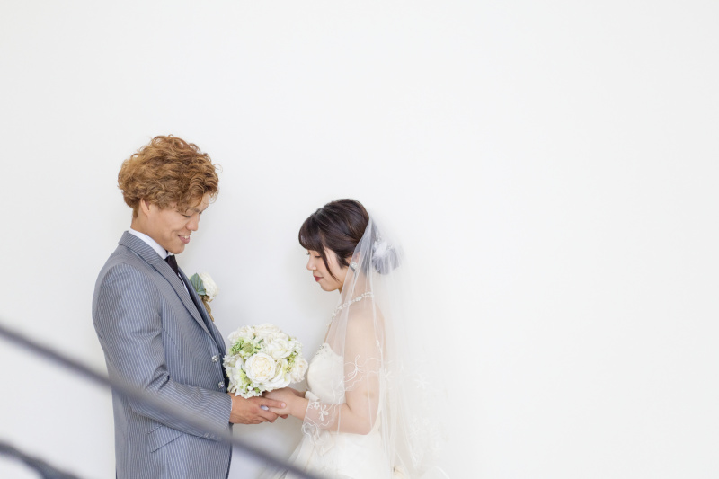 ブーケを優しく包み込む感動的な瞬間に