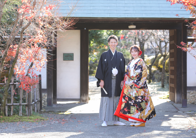 門前ではかっちりと