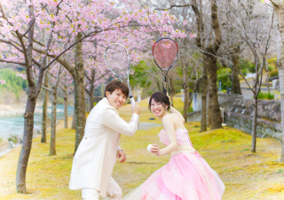 ウェディングドレス＆カラードレス　洋装2着のプラン　河津桜が綺麗に咲いていました