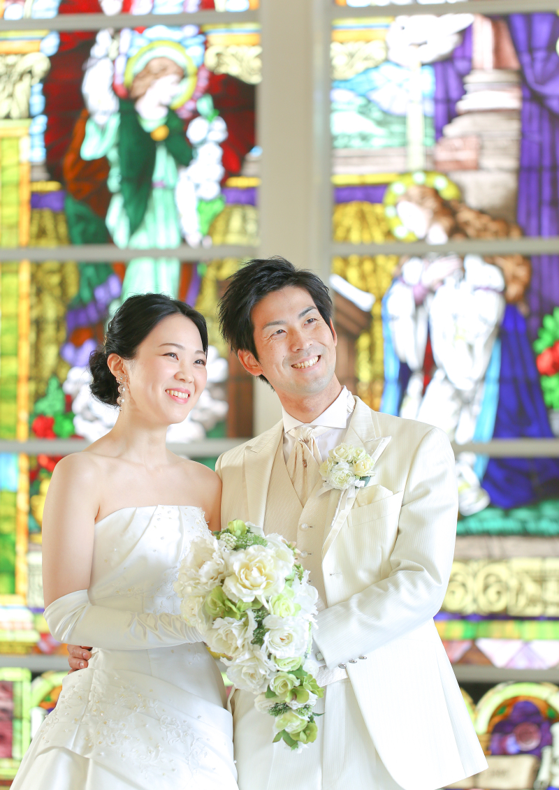 ステンドグラスを背景に♪