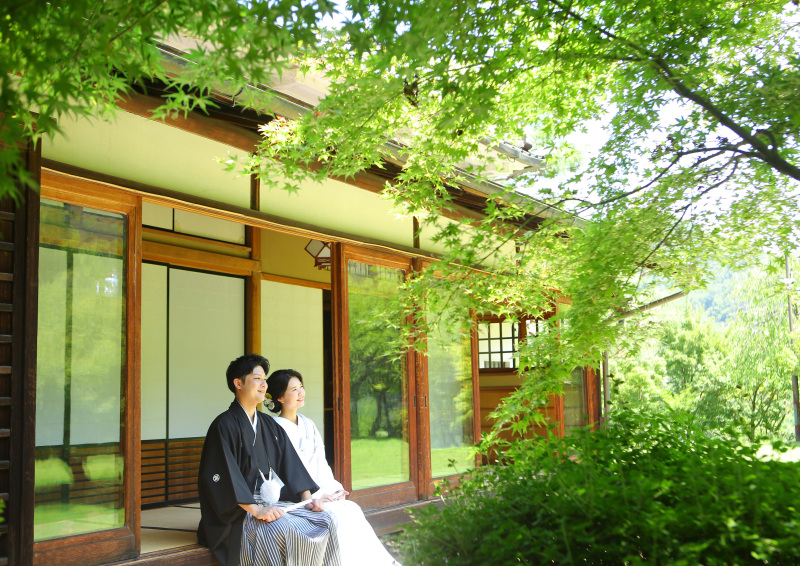 縁側に腰かけて