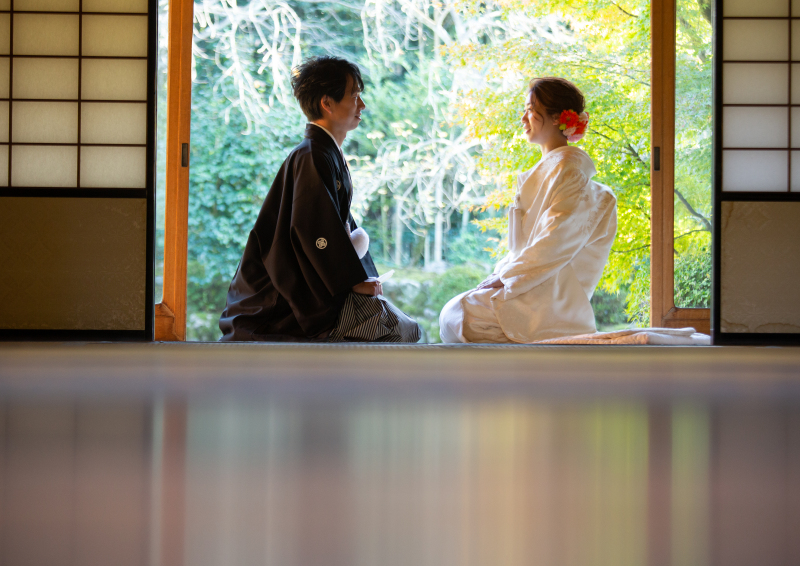 縁側でシルエット