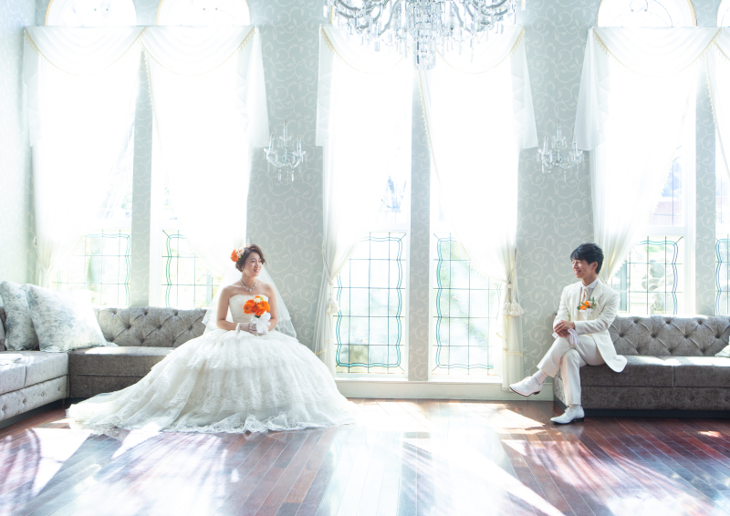 ロビーで自然体なお2人を