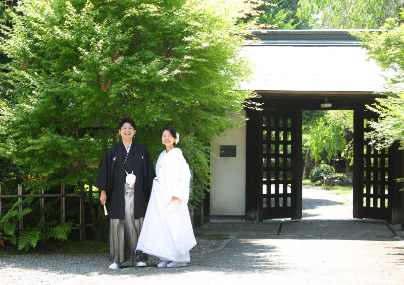 川上別荘入り口で