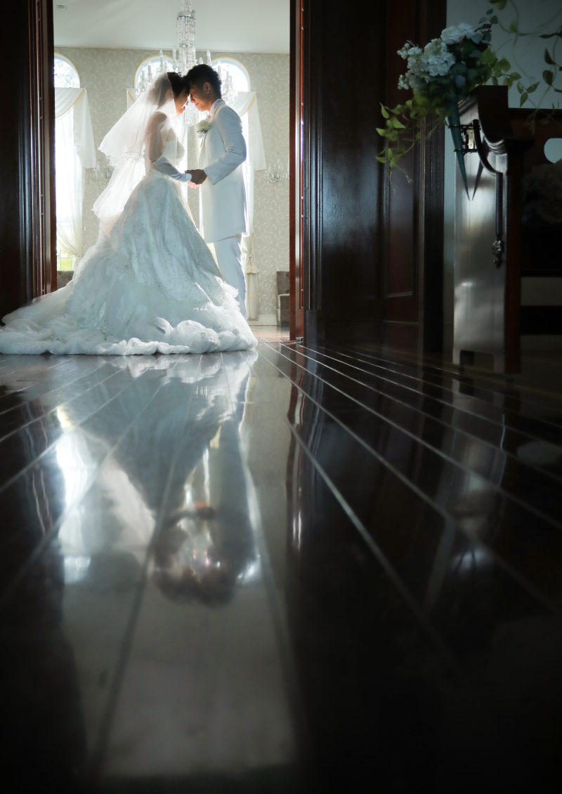 チャペルの入り口でシルエットのお写真も