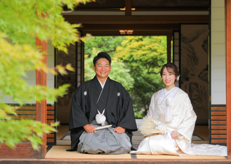 縁側での正座ショット