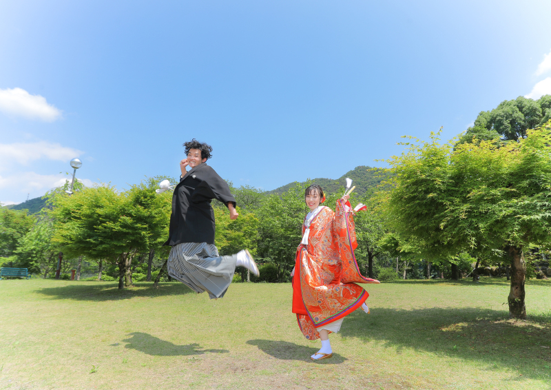 晴天のお庭でジャンプ!