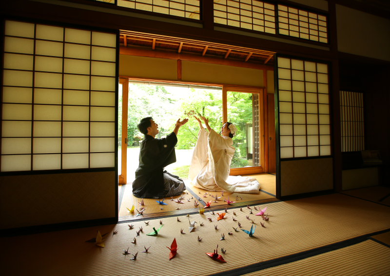 手作りの折り鶴で!折り鶴シャワー!