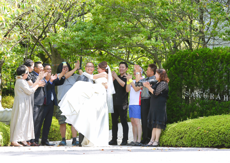 ノリで姫抱っこも!