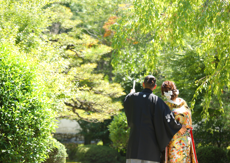 おふたりの自然な後ろ姿!