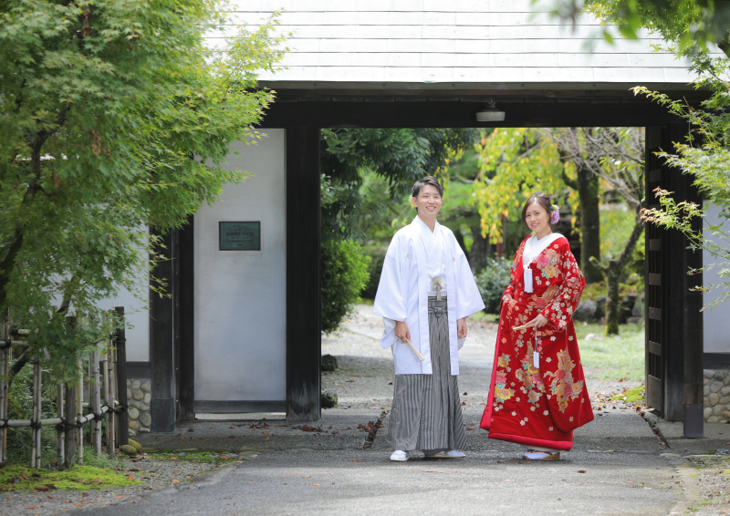 重要文化財川上別荘入り口で立ち姿を♪