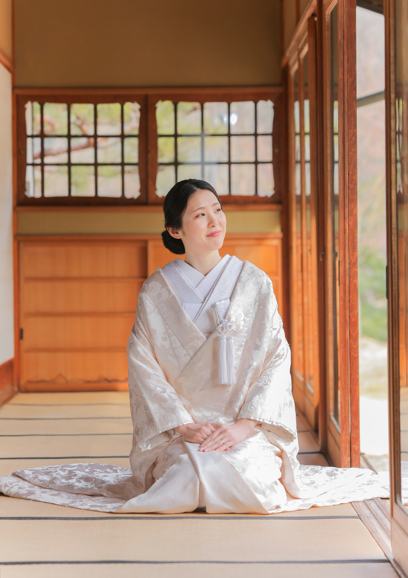 新婦さんのお一人はおしとやかに~