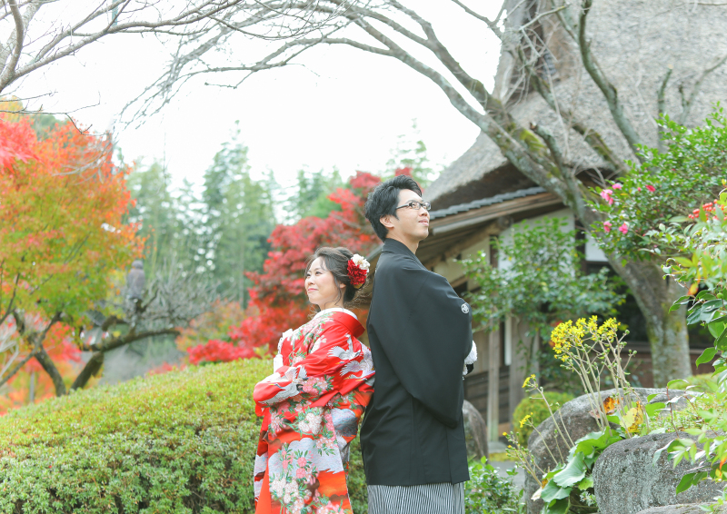 自然の中に背中合わせで