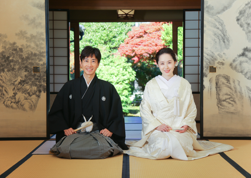 川上別荘の中で正座のお写真♪