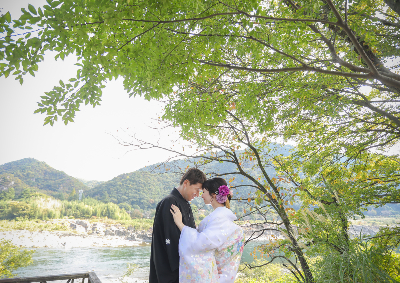 背景に川を入れて