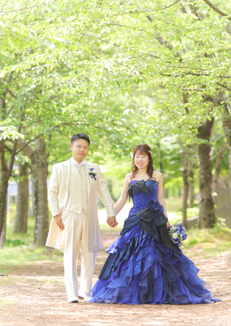 並木道で全身のお写真を