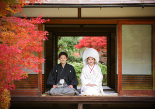 和装＆洋装2着プラン　当館の敷地内には紅葉もあります