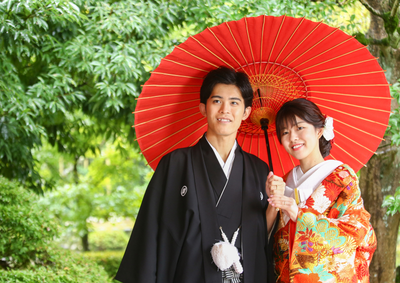 1本の傘に仲良く入っていただきました。