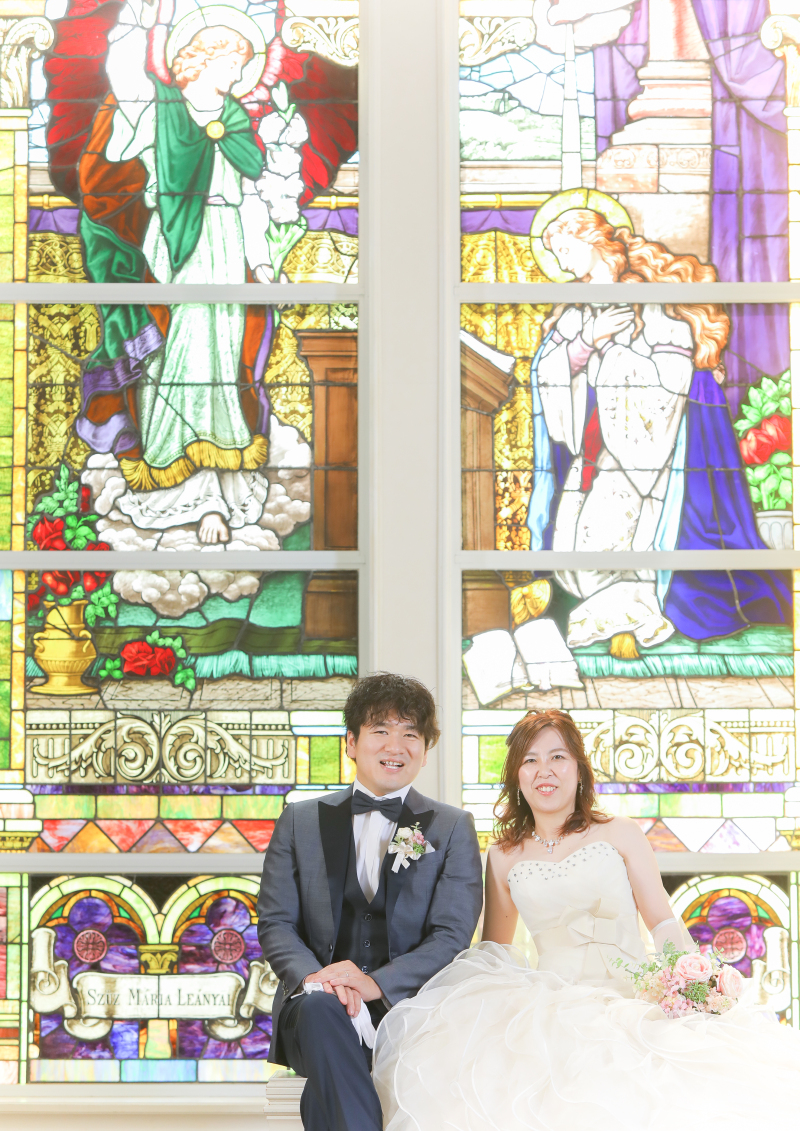 チャペルでステンドグラスを入れて