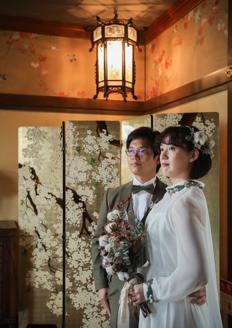 お持ち込みの洋装では後藤別荘をふんだんに使って