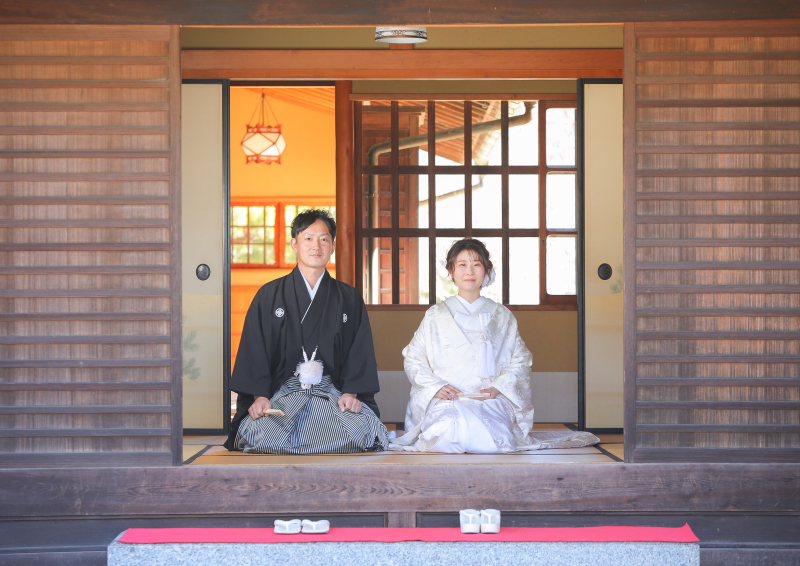 玄関で正座のお写真を