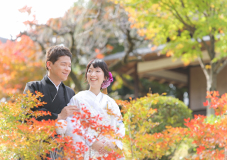 和装・洋装２着　紅葉も少しずつ進んできています！