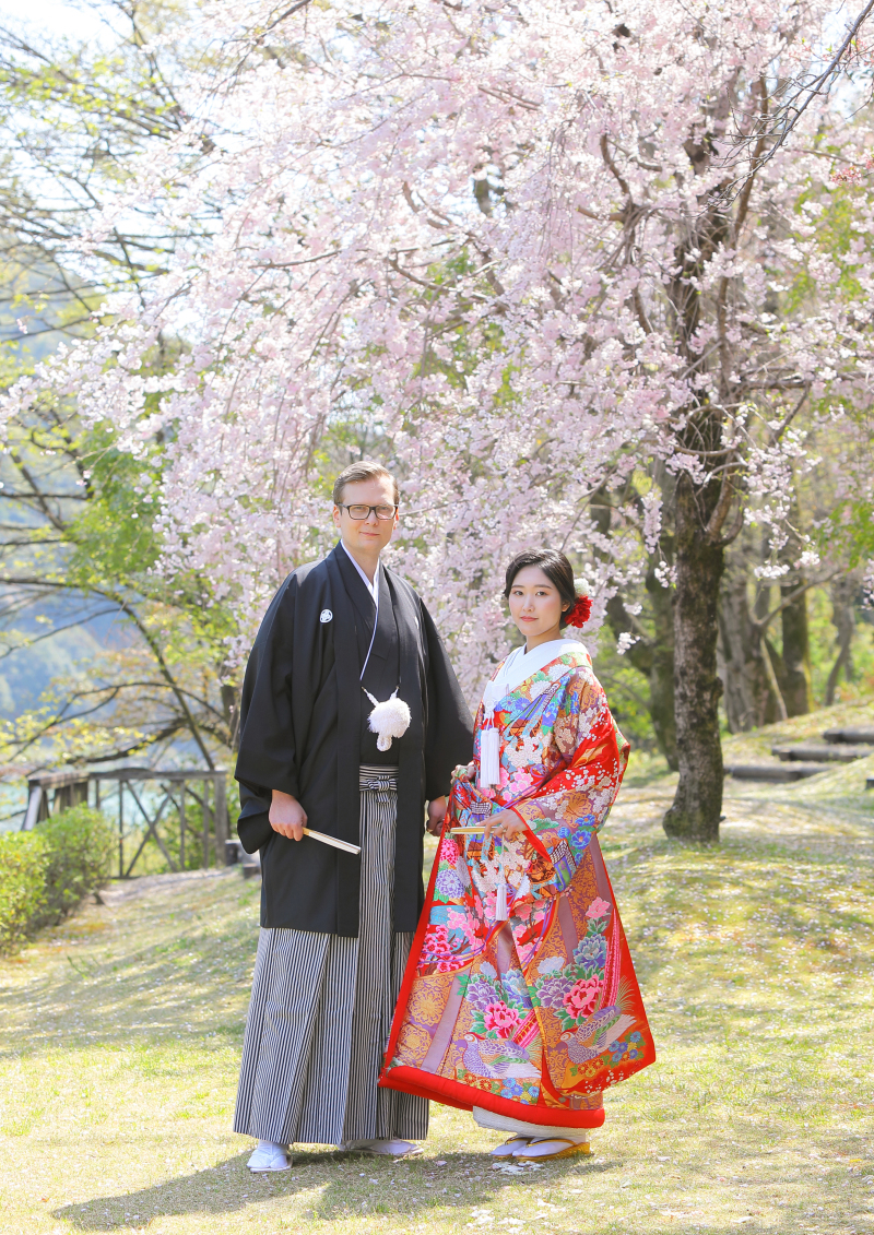 満開の桜の前で全身のお写真も