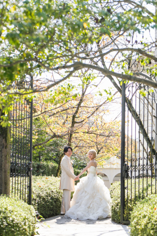 サクラヒルズ創寫舘_【チャペル】200年以上前のアンティークステンドグラス