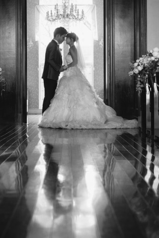 サクラヒルズ創寫舘_【チャペル】200年以上前のアンティークステンドグラス