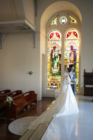 サクラヒルズ創寫舘_【チャペル】200年以上前のアンティークステンドグラス