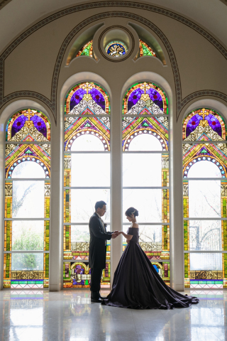 サクラヒルズ創寫舘_【チャペル】200年以上前のアンティークステンドグラス