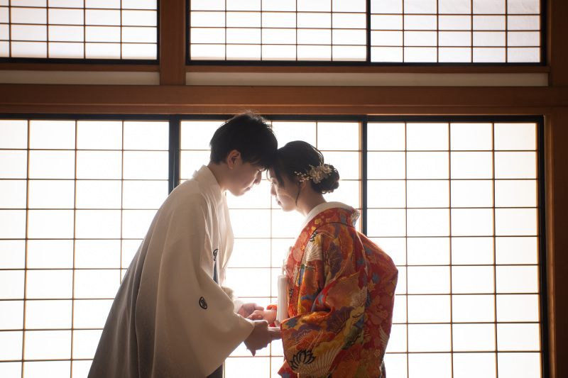 障子越しの光が、お2人を優しく綺麗に包み込む
