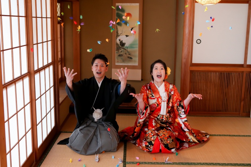 折り鶴シャワーで華やかに