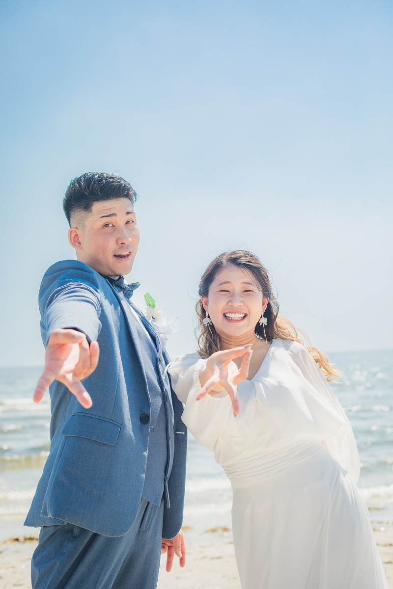 結びは二人でギャルピース！