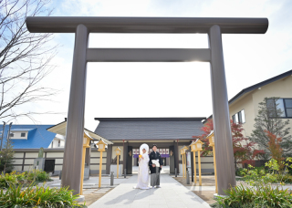 神社と白無垢