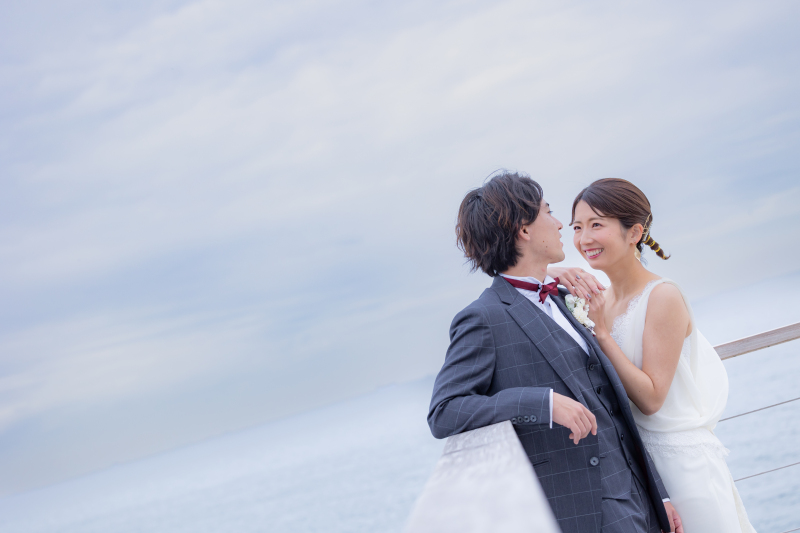 海に浮かぶカフェデッキでの撮影