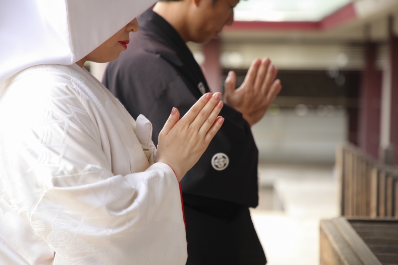 神社でのお祈りショット