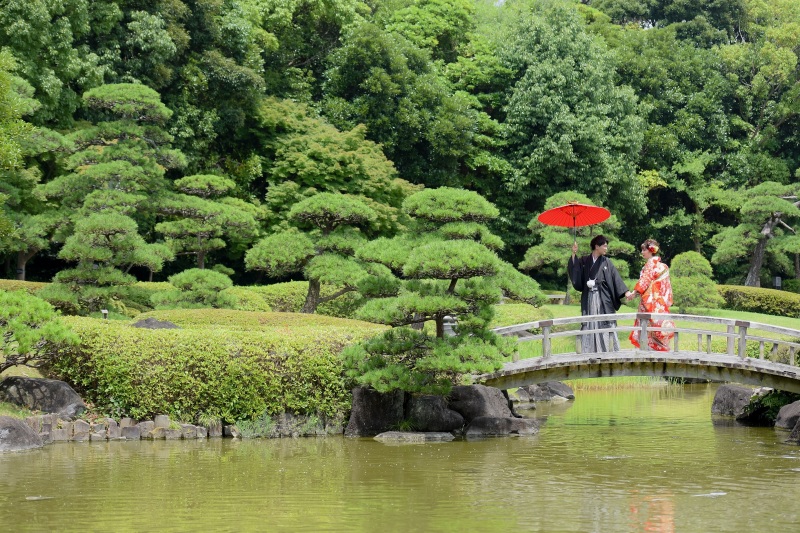 手を取り合って♪