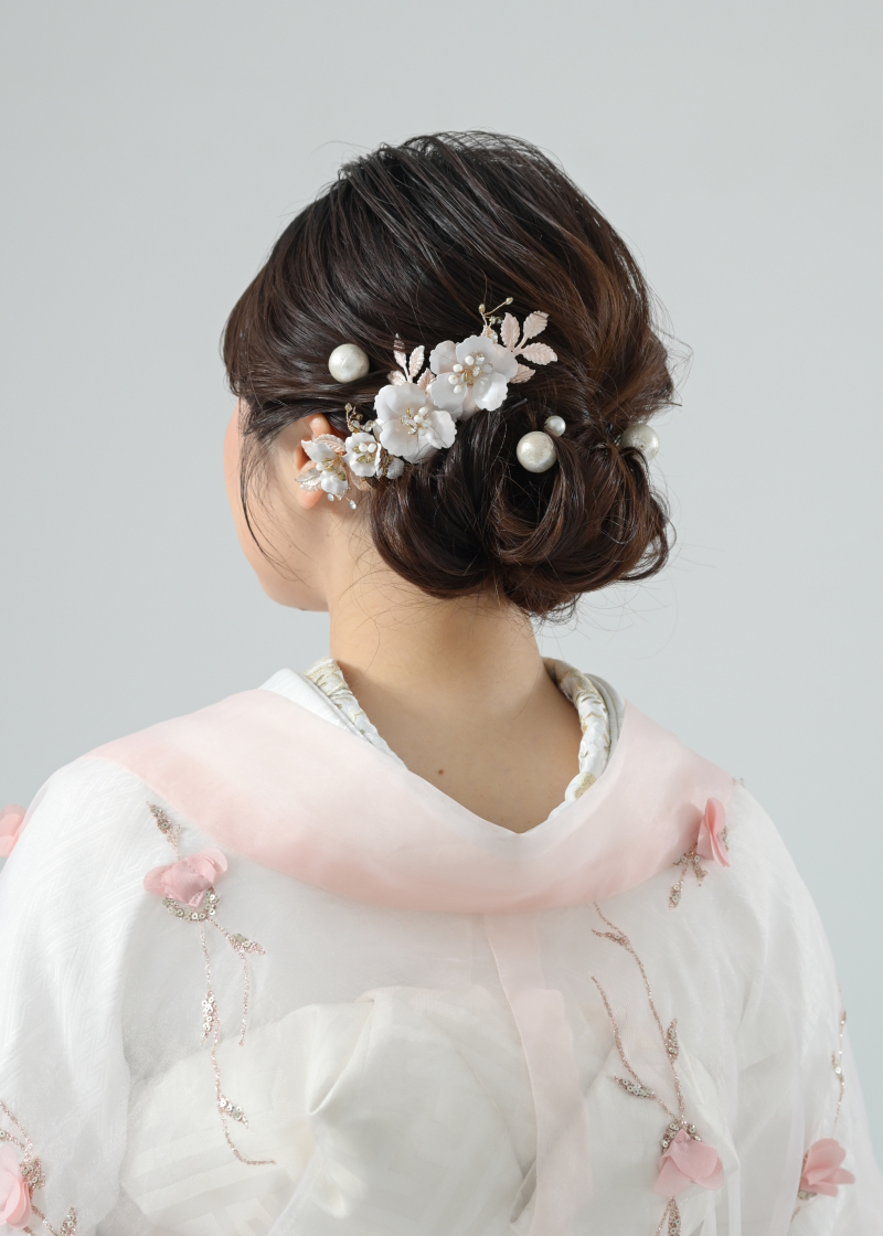 ヘアスタイルも衣装に合った柔らかい雰囲気に♪