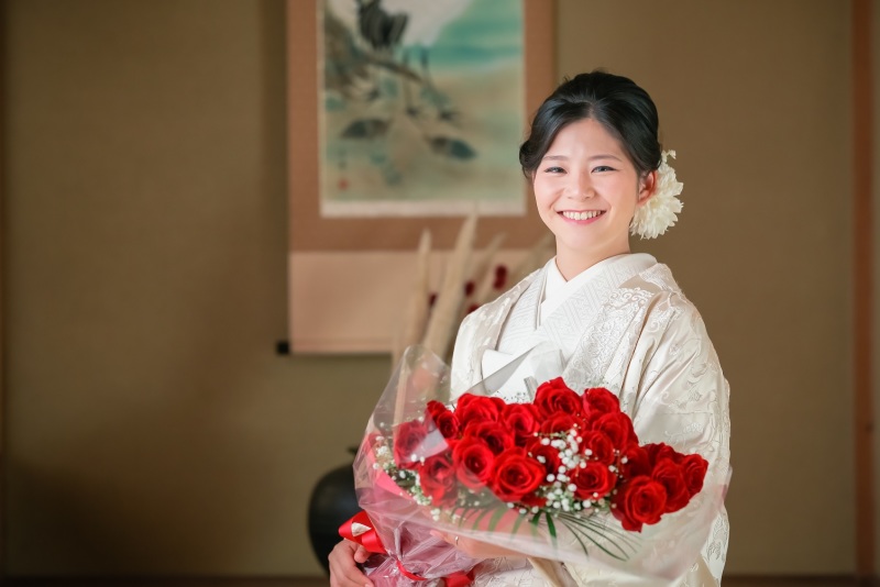 薔薇の花束を持って♫