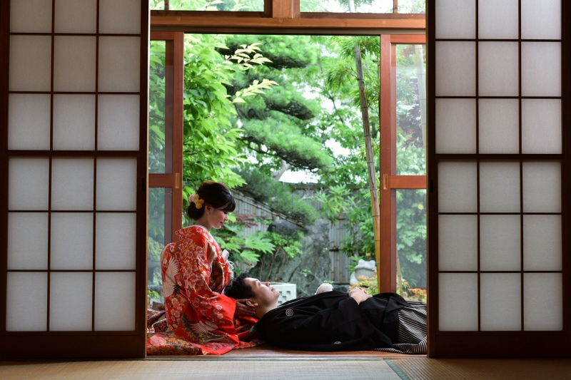 縁側での涼しげなショット