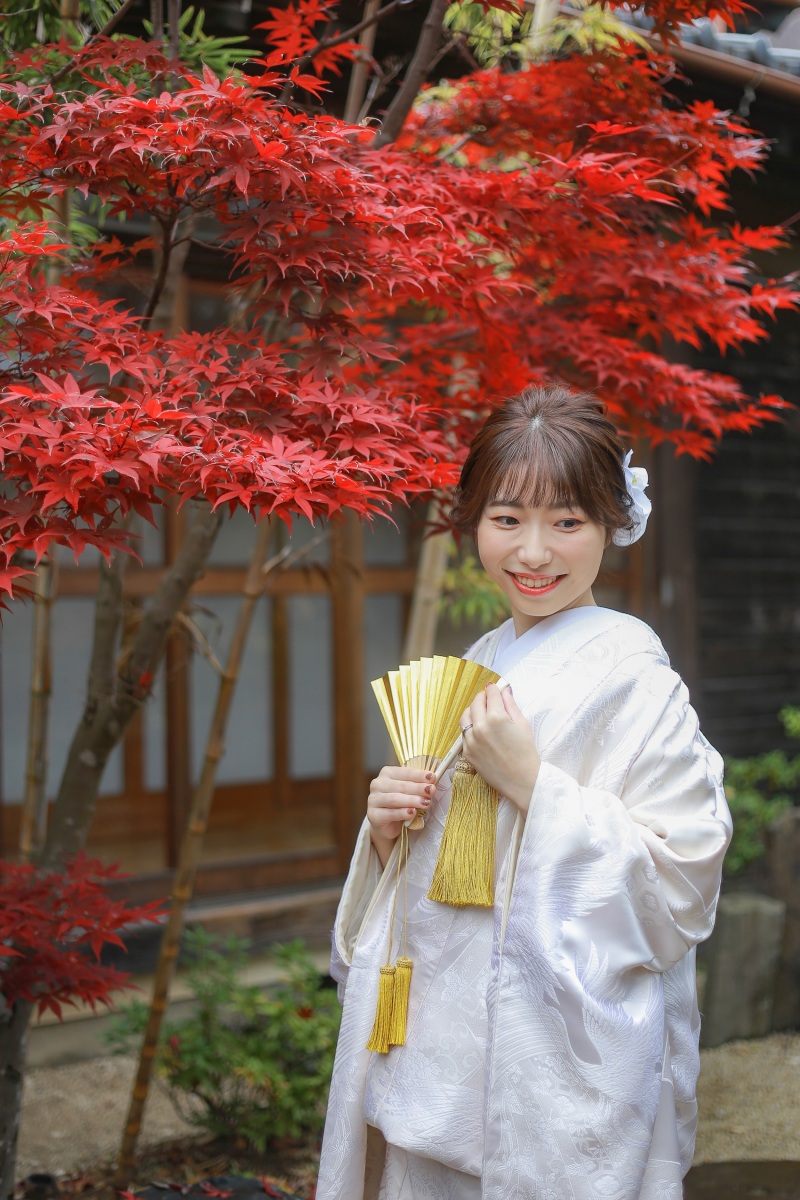 白無垢と紅葉