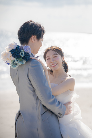「カメラを向けられると緊張してしまう」そんな花嫁さまでも大丈夫。お友達とおしゃべりを楽しむような感覚で、リラックスした「一番かわいい自分」を残しませんか？