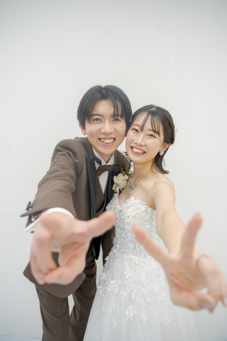 「カメラを向けられると緊張してしまう」そんな花嫁さまでも大丈夫。お友達とおしゃべりを楽しむような感覚で、リラックスした「一番かわいい自分」を残しませんか？